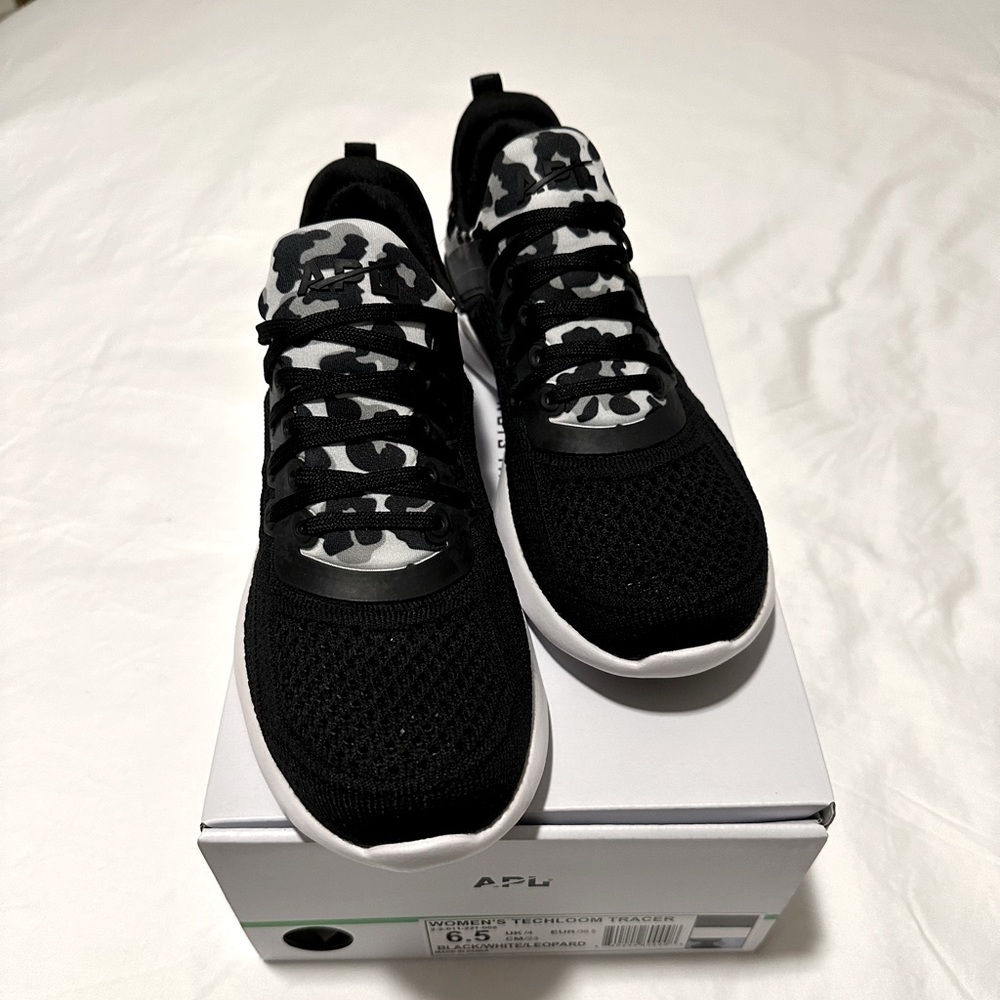 BRAND NEW APL WITH BOX SIZE 6.5 techloom tracer Knit training shoe